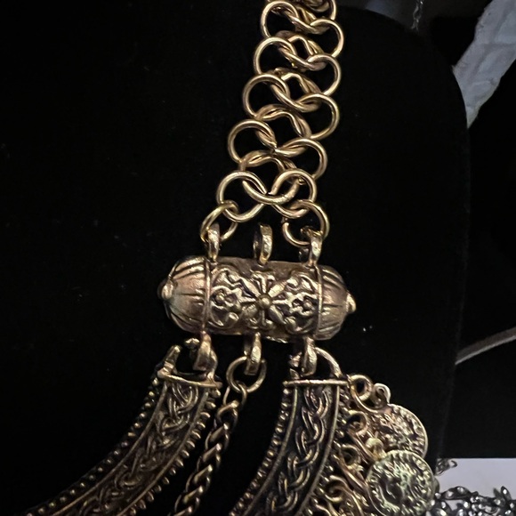 This Vintage Boho Gold Coin Jewelry Set Necklace + Earring Set is all the rage! - Picture 9 of 13